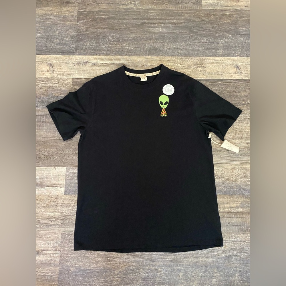 BRAND NEW w/tag! Black T-Shirt with Alien Pizza Patch